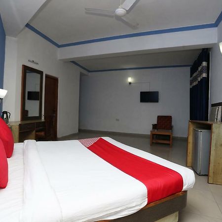 Oyo 5667 Katra Continental Hotel Buitenkant foto