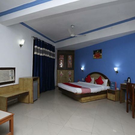 Oyo 5667 Katra Continental Hotel Buitenkant foto