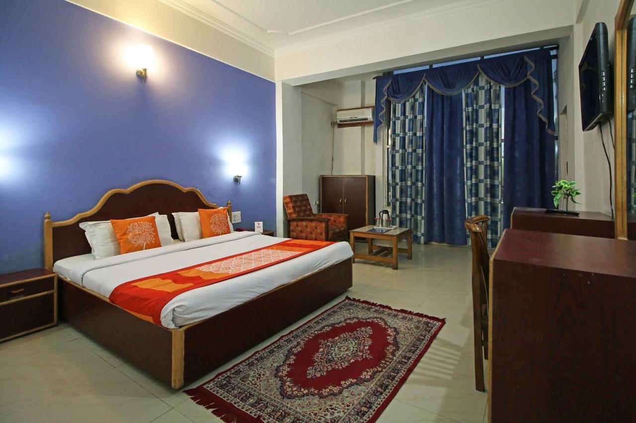 Oyo 5667 Katra Continental Hotel Buitenkant foto