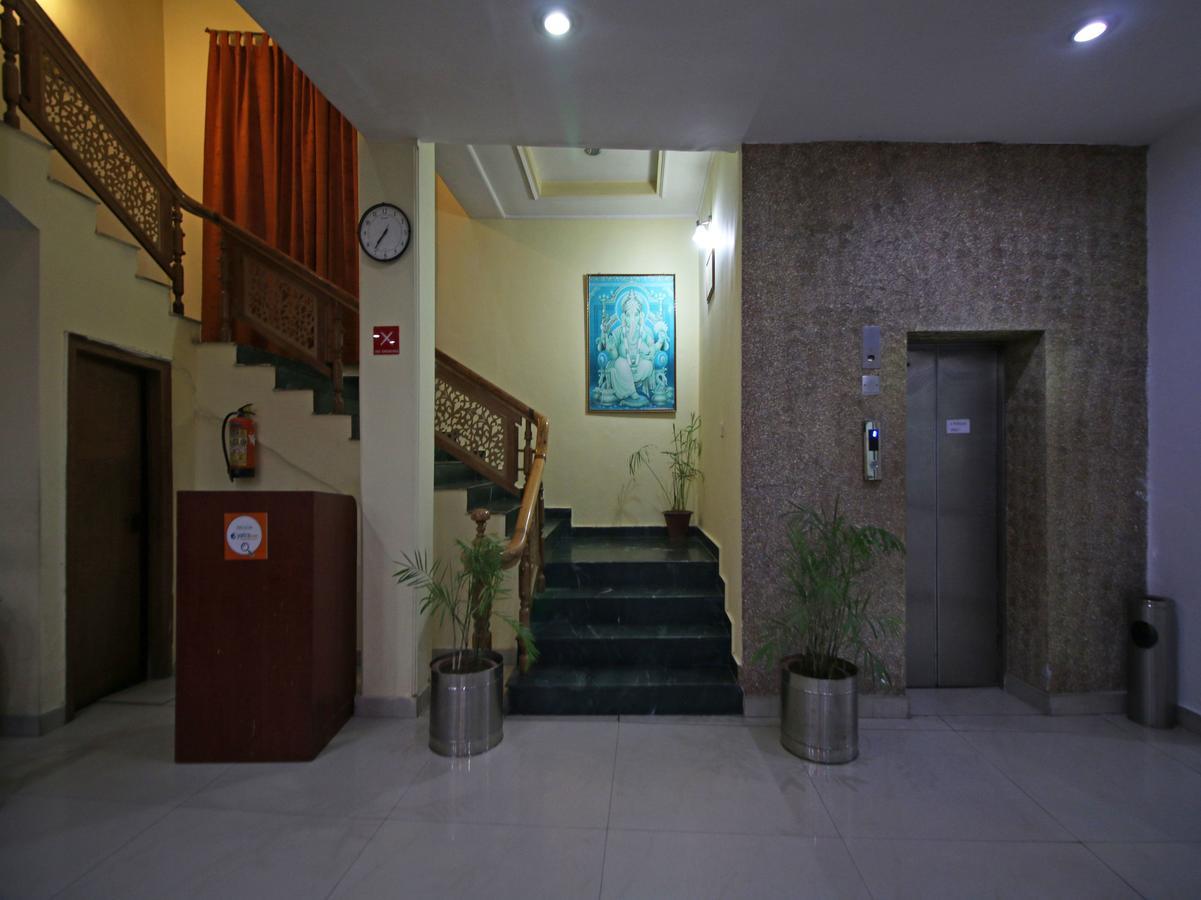 Oyo 5667 Katra Continental Hotel Buitenkant foto