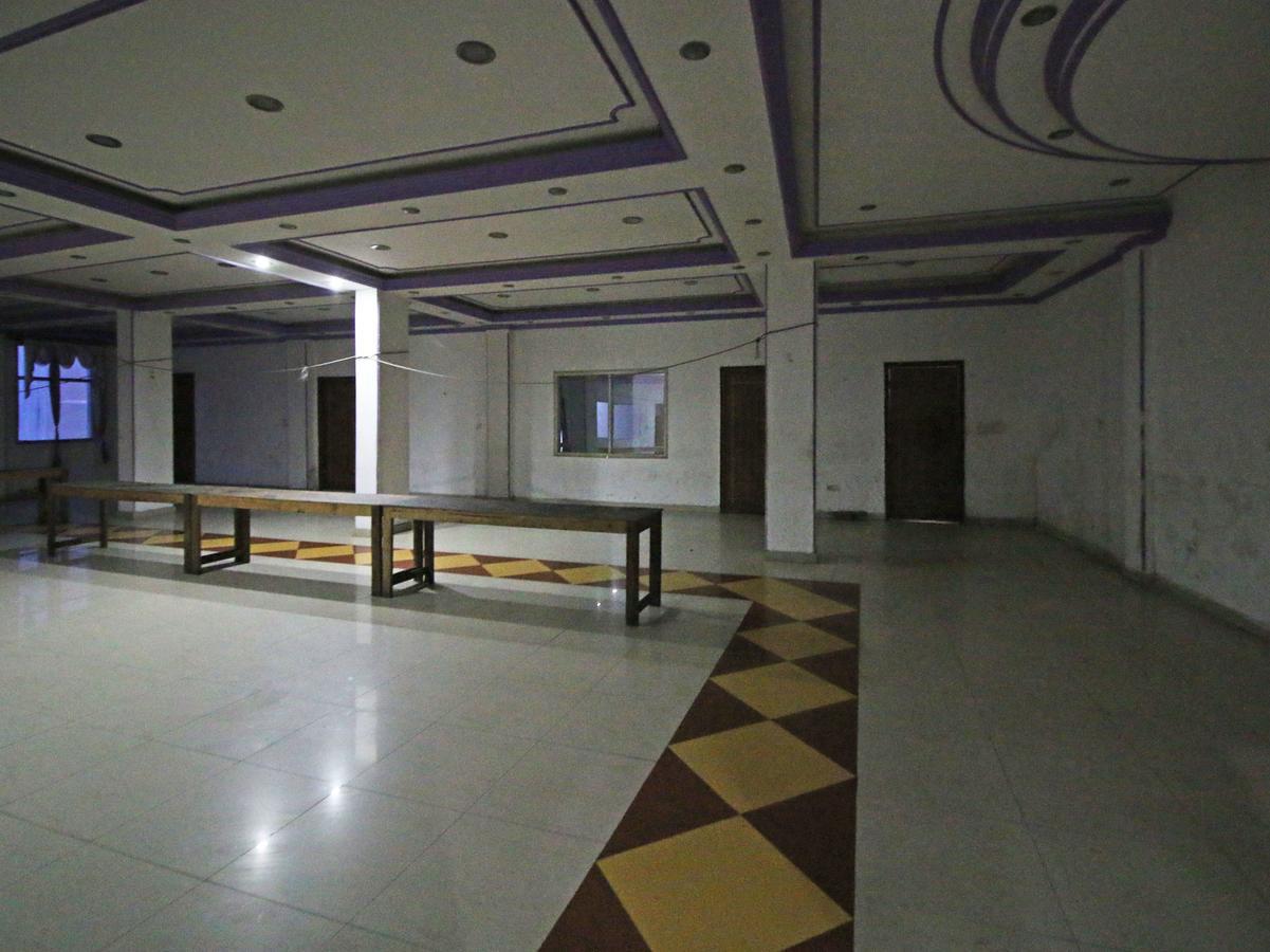 Oyo 5667 Katra Continental Hotel Buitenkant foto