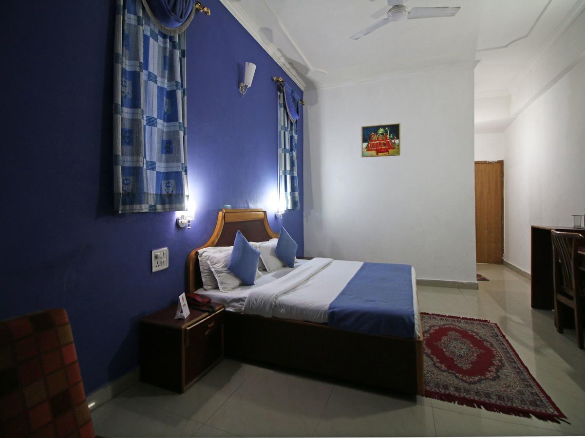 Oyo 5667 Katra Continental Hotel Buitenkant foto