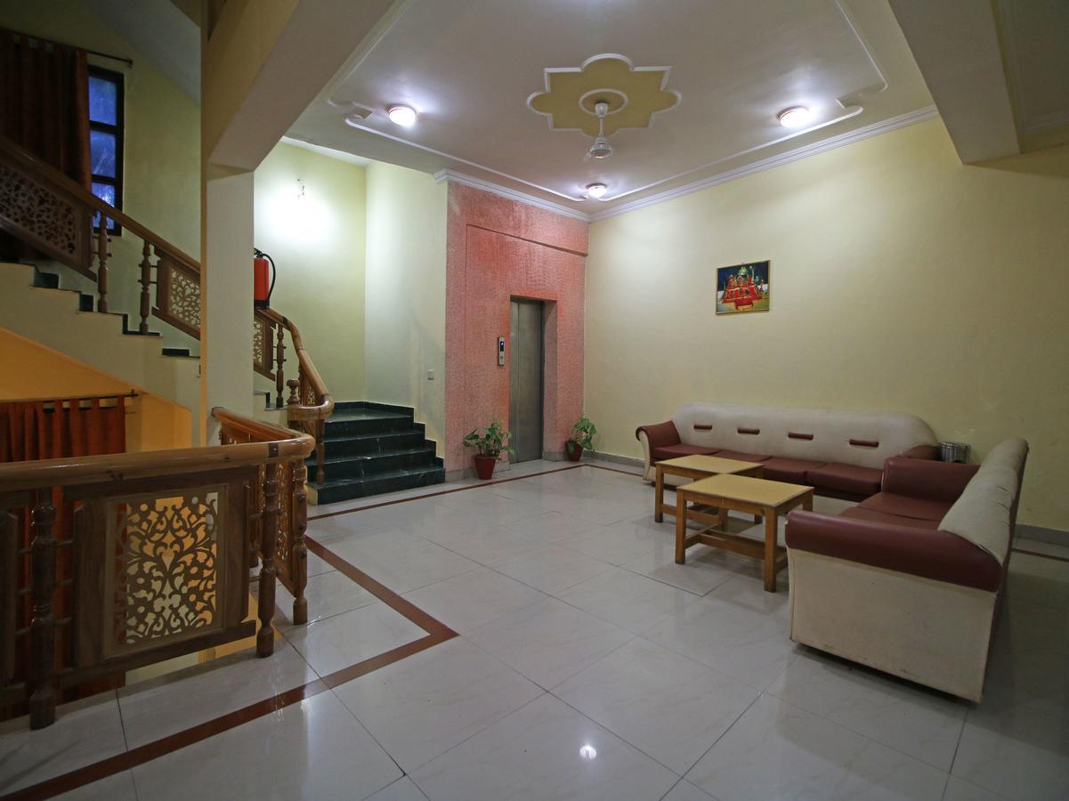 Oyo 5667 Katra Continental Hotel Buitenkant foto