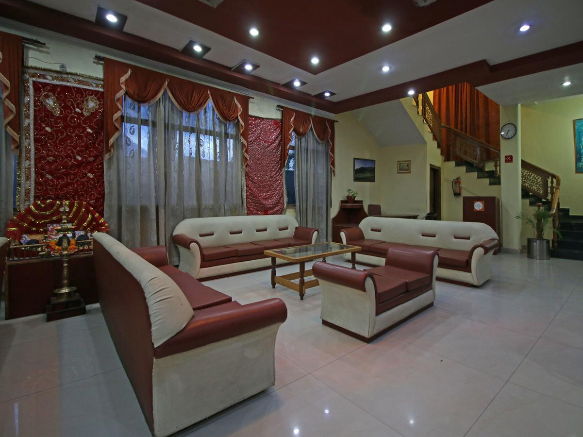 Oyo 5667 Katra Continental Hotel Buitenkant foto