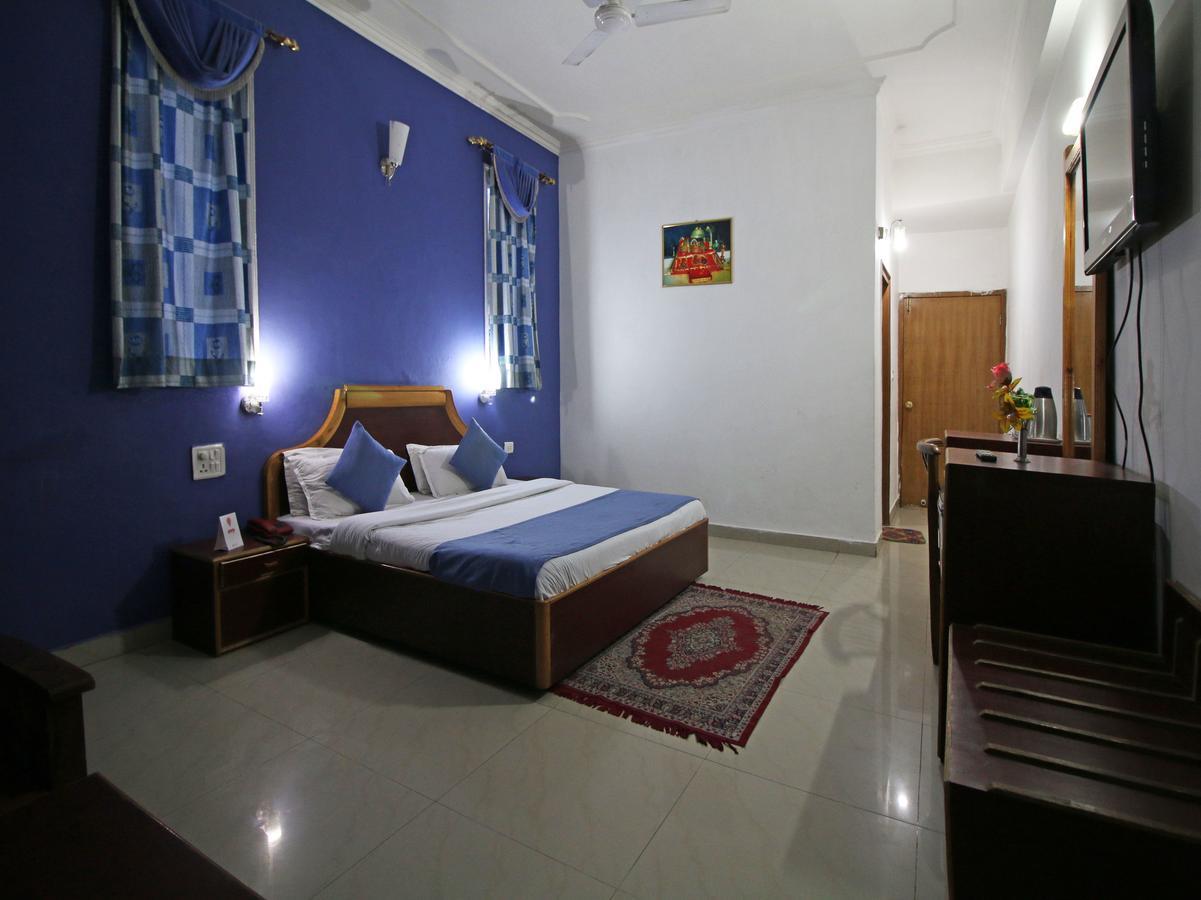 Oyo 5667 Katra Continental Hotel Buitenkant foto