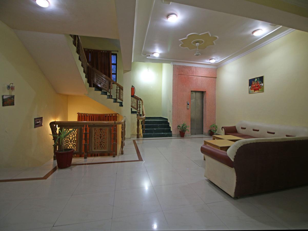 Oyo 5667 Katra Continental Hotel Buitenkant foto