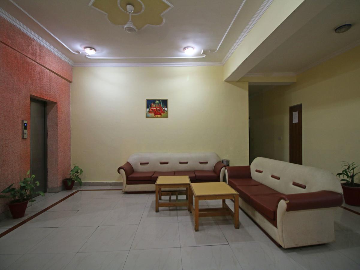 Oyo 5667 Katra Continental Hotel Buitenkant foto