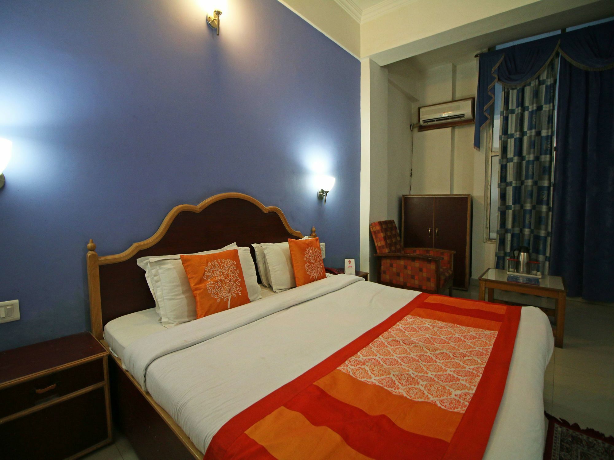 Oyo 5667 Katra Continental Hotel Buitenkant foto