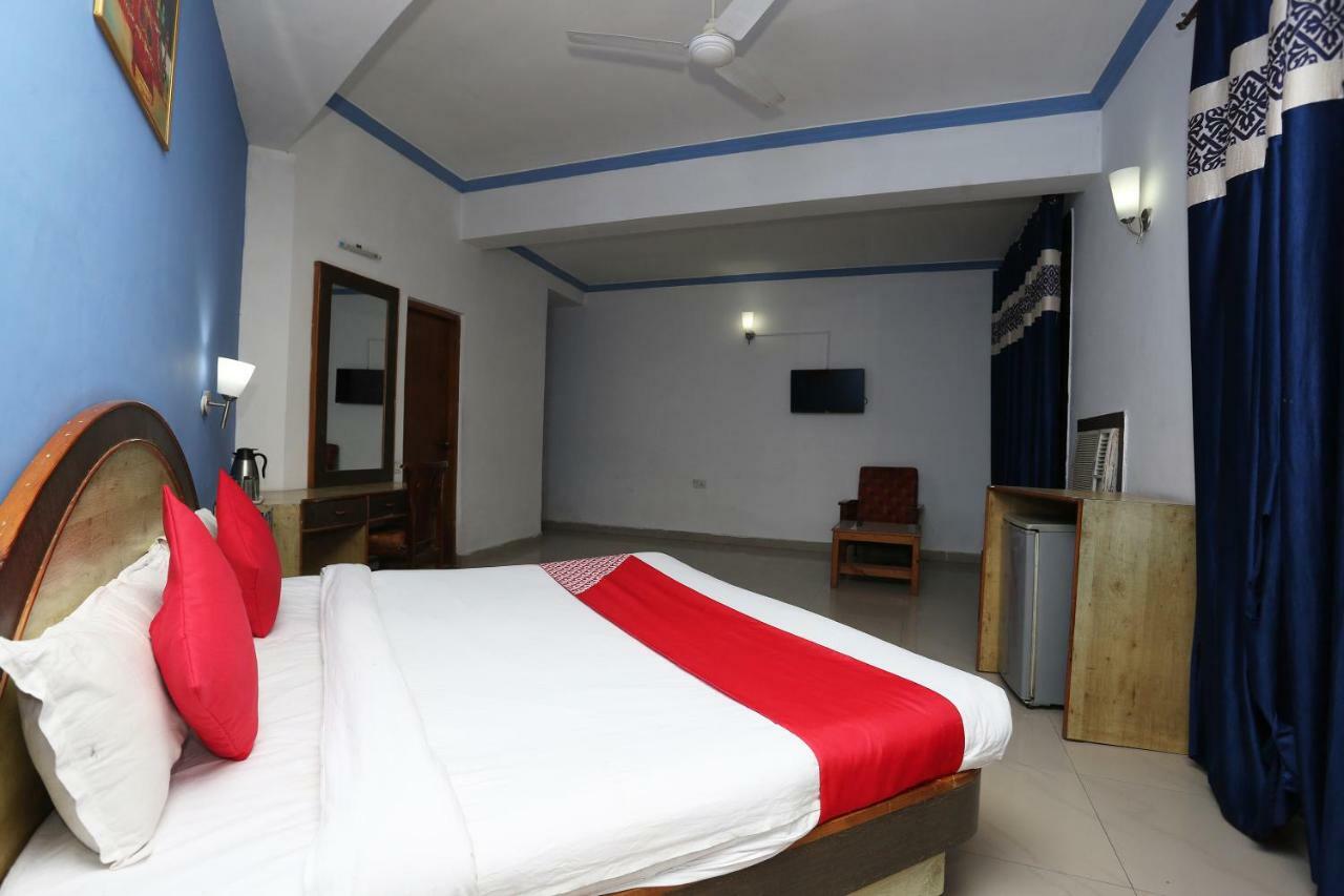 Oyo 5667 Katra Continental Hotel Buitenkant foto