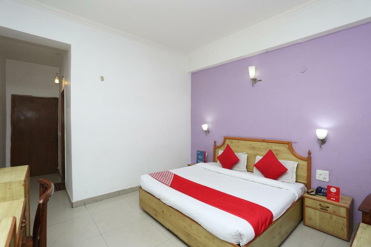 Oyo 5667 Katra Continental Hotel Buitenkant foto