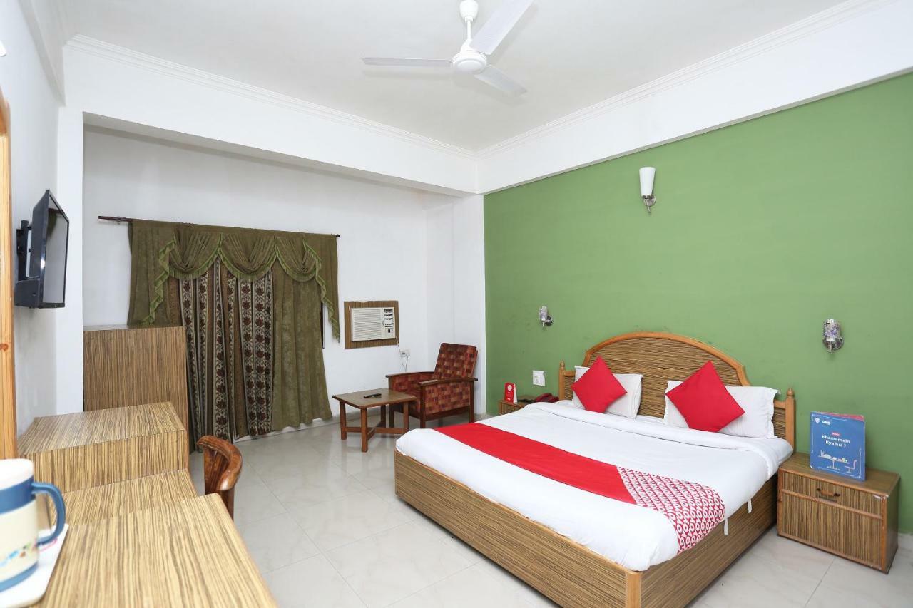 Oyo 5667 Katra Continental Hotel Buitenkant foto